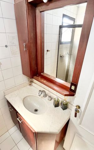 Apartamento à venda com 56m², 2 quartos e 1 vaga Apartamento à venda com 56m², 2 quartos e 1 vagaBanheiro