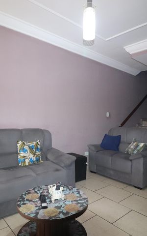 Casa para alugar com 116m², 3 quartos e 2 vagasSala