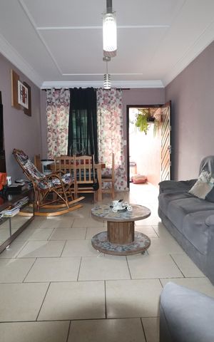 Casa para alugar com 116m², 3 quartos e 2 vagasSala