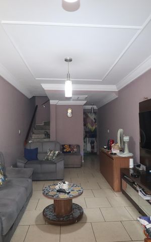 Casa para alugar com 116m², 3 quartos e 2 vagasSala