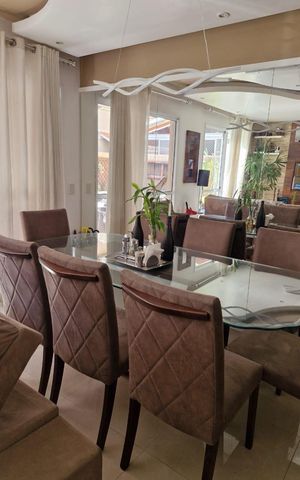 Casa de condomínio à venda com 146m², 3 quartos e 2 vagas Casa de condomínio à venda com 146m², 3 quartos e 2 vagasSala