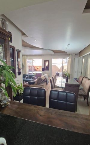 Casa de condomínio à venda com 146m², 3 quartos e 2 vagas Casa de condomínio à venda com 146m², 3 quartos e 2 vagasSala