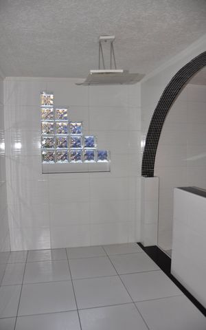 Casa à venda com 200m², 2 quartos e 3 vagas Casa à venda com 200m², 2 quartos e 3 vagasDetalhe - Edícola - Sala