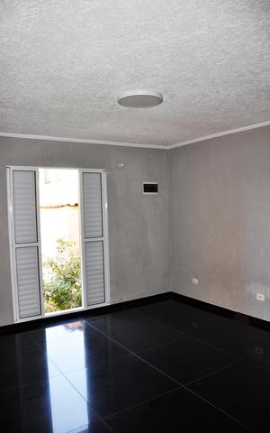 Casa à venda com 200m², 2 quartos e 3 vagas Casa à venda com 200m², 2 quartos e 3 vagasDetalhe - Quarto