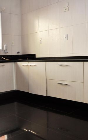 Casa à venda com 200m², 2 quartos e 3 vagas Casa à venda com 200m², 2 quartos e 3 vagasDetalhe - Cozinha