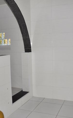 Casa à venda com 200m², 2 quartos e 3 vagas Casa à venda com 200m², 2 quartos e 3 vagasDetalhe - Edícola - Cozinha