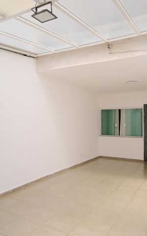 Casa à venda com 150m², 4 quartos e 2 vagasGaragem