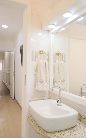Casa à venda com 150m², 4 quartos e 2 vagasBanheiro da Suíte