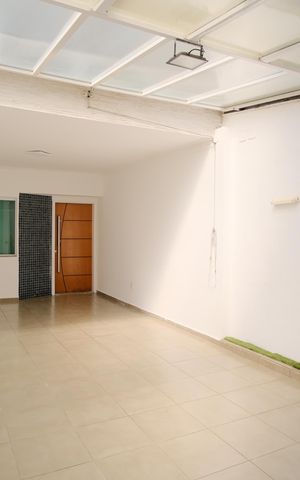 Casa à venda com 150m², 4 quartos e 2 vagasGaragem