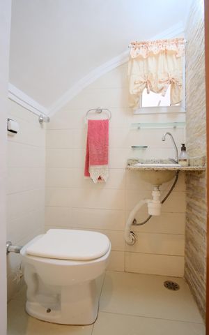 Casa à venda com 150m², 4 quartos e 2 vagasLavabo