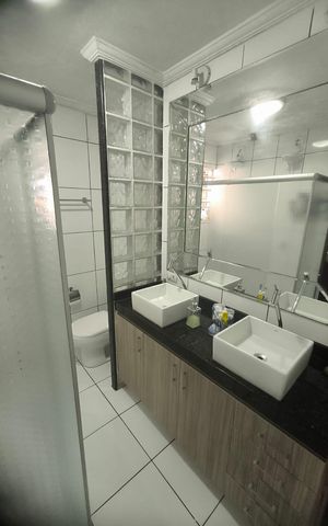 Casa à venda com 356m², 3 quartos e 3 vagas Casa à venda com 356m², 3 quartos e 3 vagasBanheiro