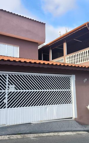 Casa à venda com 356m², 3 quartos e 3 vagas Casa à venda com 356m², 3 quartos e 3 vagasFachada