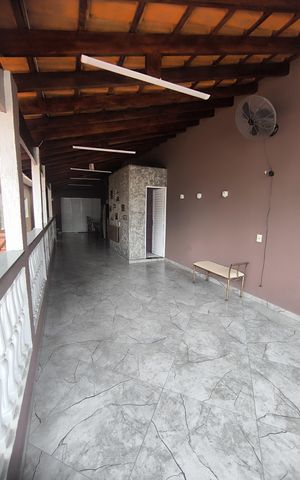 Casa à venda com 356m², 3 quartos e 3 vagas Casa à venda com 356m², 3 quartos e 3 vagasÁrea externa