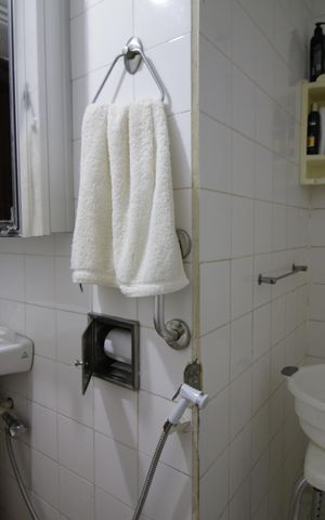 Casa de condomínio à venda com 350m², 5 quartos e 5 vagasBanheiro da casa 2