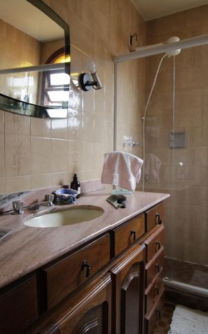 Casa de condomínio à venda com 350m², 5 quartos e 5 vagasBanheiro