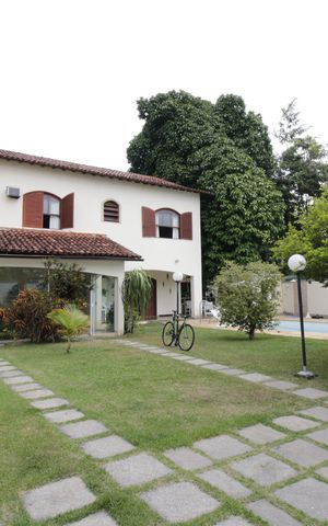 Casa de condomínio à venda com 350m², 5 quartos e 5 vagasFachada