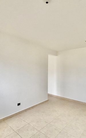 Casa para alugar com 64m², 2 quartos e 1 vaga Casa para alugar com 64m², 2 quartos e 1 vagaSala