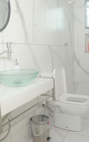 Casa de condomínio para alugar com 250m², 3 quartos e 2 vagasBanheiro Social