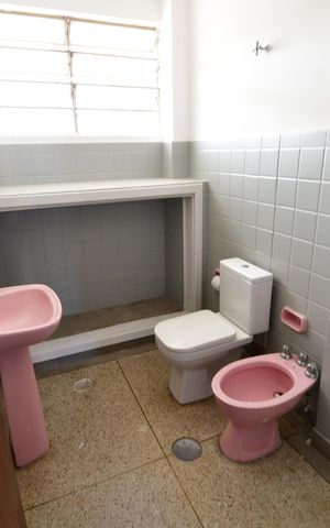 Apartamento para alugar com 100m², 2 quartos e sem vagaBanheiro