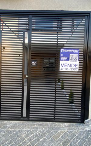 Casa à venda com 140m², 3 quartos e 2 vagas Casa à venda com 140m², 3 quartos e 2 vagasFachada