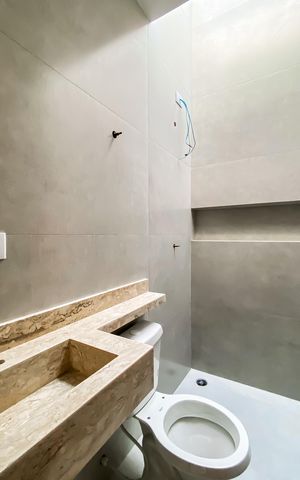 Casa à venda com 140m², 3 quartos e 2 vagasBanheiro da Suíte