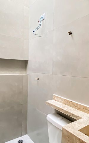 Casa à venda com 140m², 3 quartos e 2 vagasBanheiro 