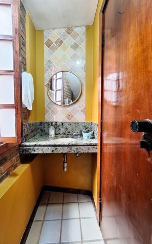 Casa de condomínio à venda com 235m², 4 quartos e 2 vagas Casa de condomínio à venda com 235m², 4 quartos e 2 vagasLavabo