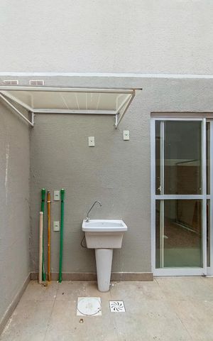 Casa de condomínio à venda com 60m², 2 quartos e 1 vaga Casa de condomínio à venda com 60m², 2 quartos e 1 vagaÁrea de Serviço