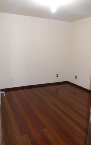 Casa à venda com 360m², 3 quartos e 2 vagas Casa à venda com 360m², 3 quartos e 2 vagasQuarto