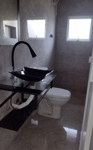 Casa à venda com 150m², 5 quartos e 2 vagas Casa à venda com 150m², 5 quartos e 2 vagasBanheiro