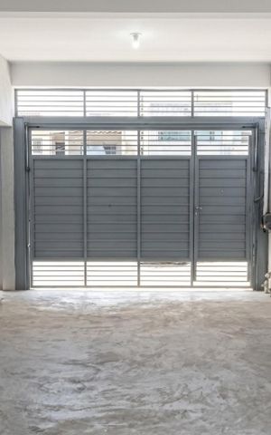 Casa à venda com 150m², 5 quartos e 2 vagas Casa à venda com 150m², 5 quartos e 2 vagasGaragem