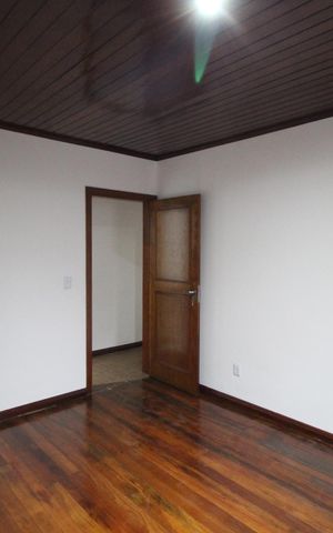 Casa à venda com 290m², 5 quartos e 3 vagasQuarto 4