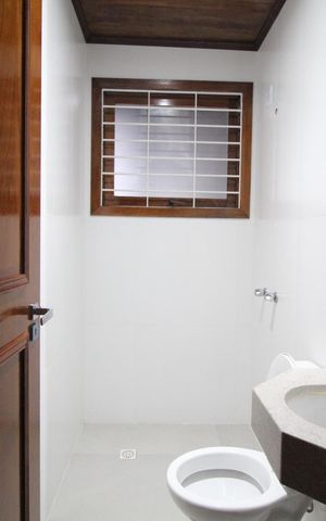 Casa à venda com 290m², 5 quartos e 3 vagasBanheiro