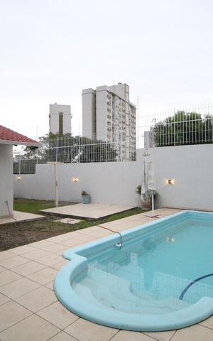 Casa à venda com 290m², 5 quartos e 3 vagasPiscina