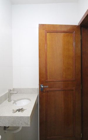 Casa à venda com 290m², 5 quartos e 3 vagasBanheiro de serviço