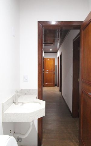 Casa à venda com 290m², 5 quartos e 3 vagasBanheiro