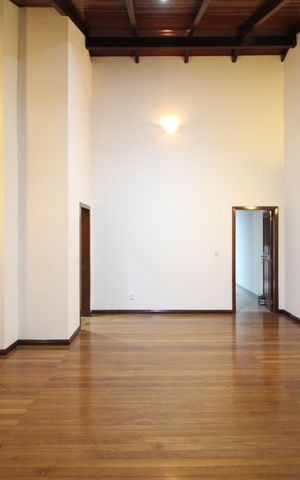 Casa à venda com 290m², 5 quartos e 3 vagasSala