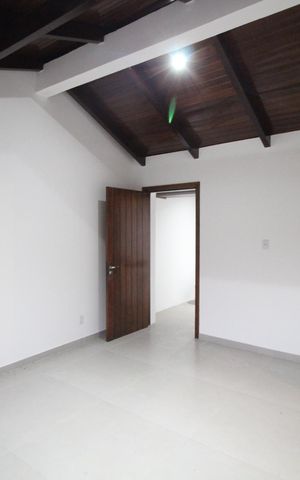 Casa à venda com 290m², 5 quartos e 3 vagasSuíte 2
