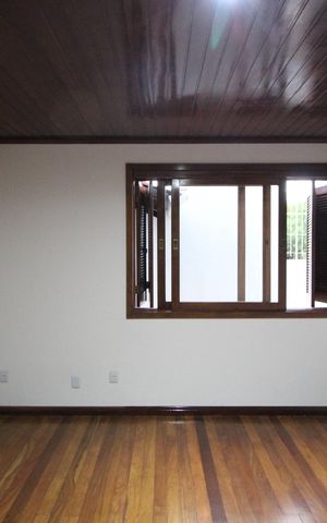 Casa à venda com 290m², 5 quartos e 3 vagasSuíte 1