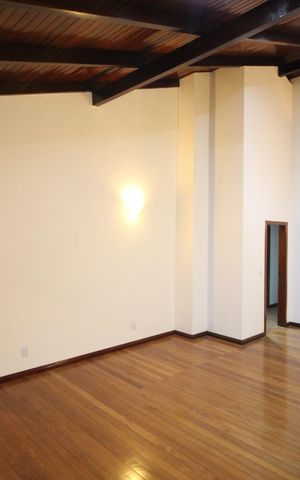 Casa à venda com 290m², 5 quartos e 3 vagasSala