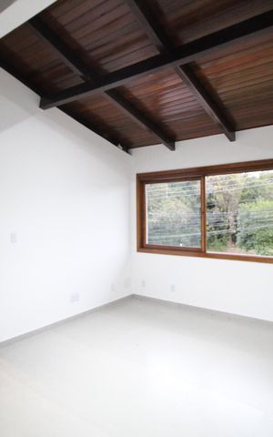 Casa à venda com 290m², 5 quartos e 3 vagasSuíte 2