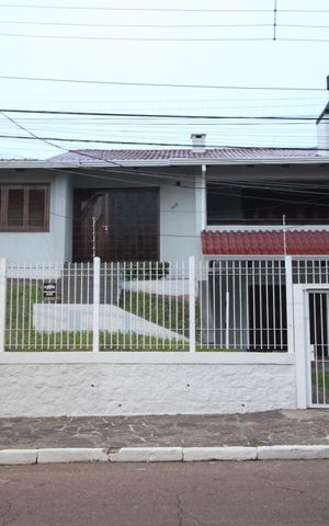 Casa à venda com 290m², 5 quartos e 3 vagasFachada