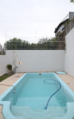 Casa à venda com 290m², 5 quartos e 3 vagasPiscina