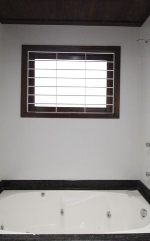 Casa à venda com 290m², 5 quartos e 3 vagasBanheiro da Suíte 1