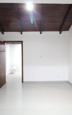 Casa à venda com 290m², 5 quartos e 3 vagasSuíte 2