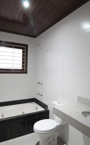 Casa à venda com 290m², 5 quartos e 3 vagasBanheiro da Suíte 1