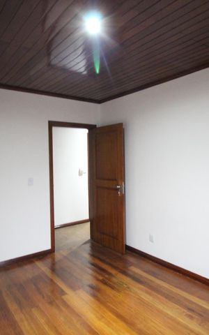 Casa à venda com 290m², 5 quartos e 3 vagasQuarto 3