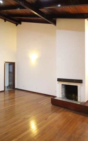 Casa à venda com 290m², 5 quartos e 3 vagasSala