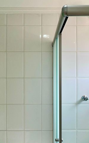 Apartamento à venda com 86m², 2 quartos e 1 vaga Apartamento à venda com 86m², 2 quartos e 1 vagaBanheiro da Suíte