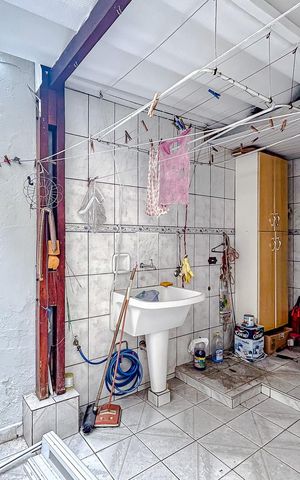 Casa à venda com 80m², 3 quartos e 1 vagaÁrea de Serviço
